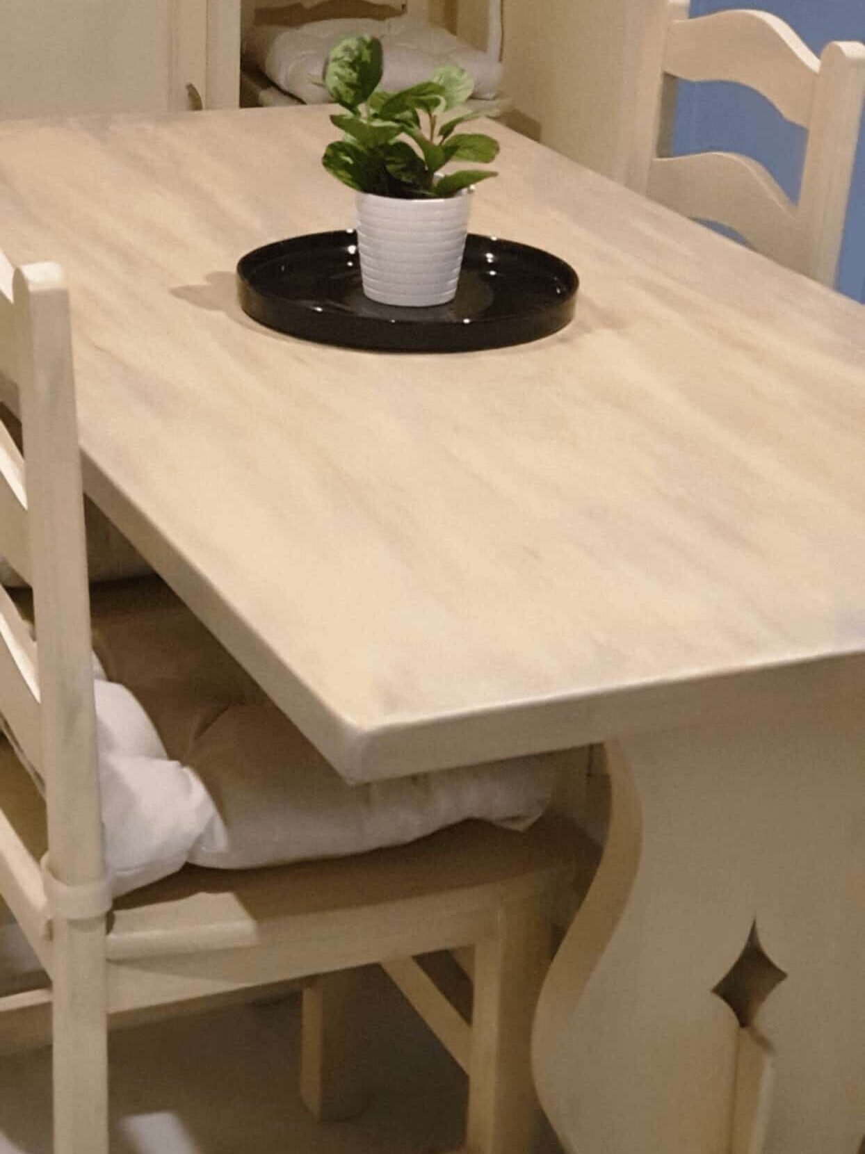Puerta lacada en blanco mate instalada en vivienda de El Puerto de Santa María