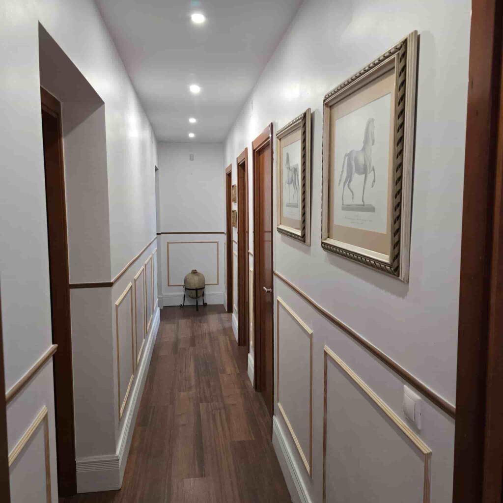 Lijado de puerta de madera antes del lacado en Cádiz