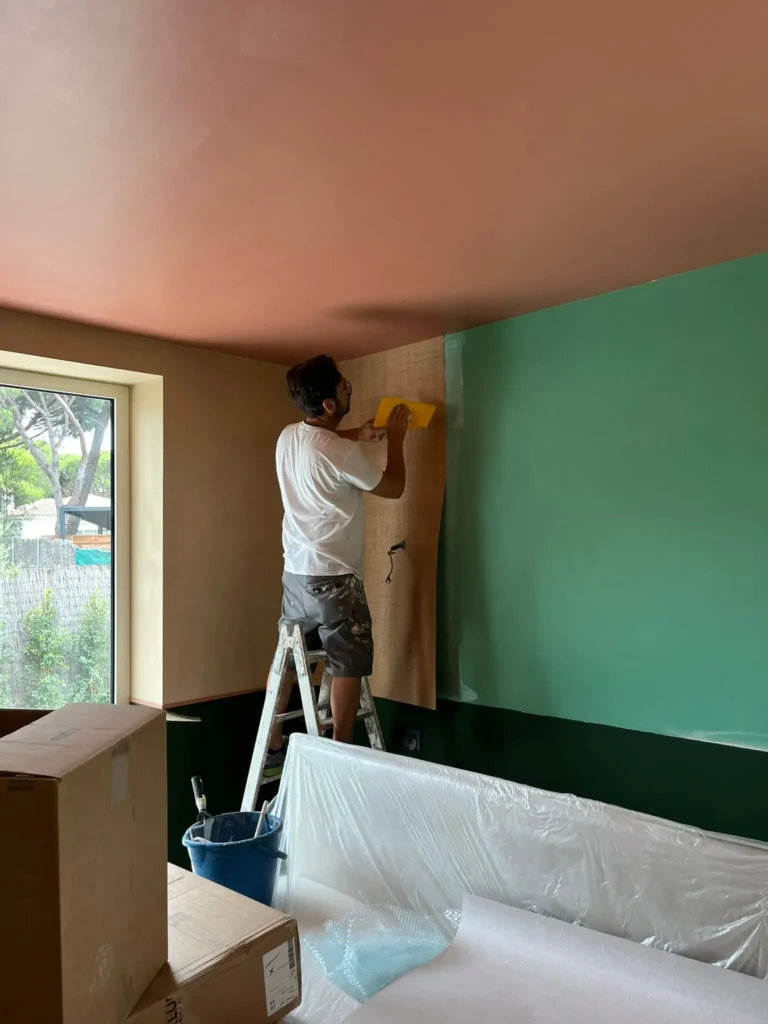 Pintura de techos y paredes en comunidad de vecinos en Jerez de la Frontera